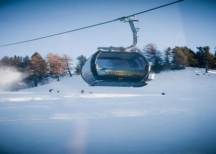 Sunny With Outdoor Dinning